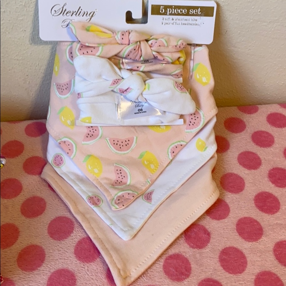 Carters 12m- 2-bodysuits, cap & sock set, 5 pc set - Picture 3 of 5